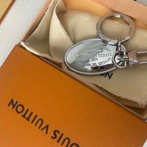 Louis Vuitton Elegant Silver Key Holder